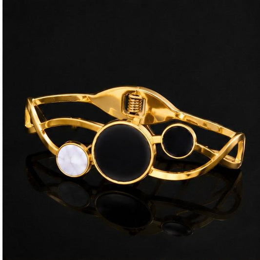 Elegant Gold Hand Bracelet for Women